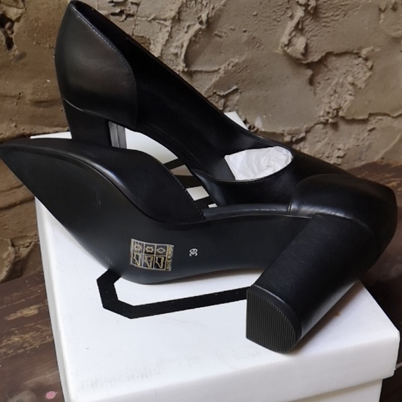 Shoes - Picture 2 of 4